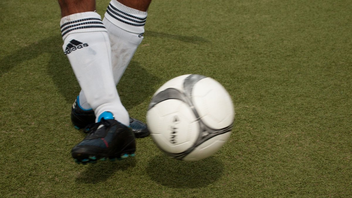 Bielefeld: Legendenkick in der Seidensticker Halle