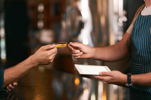 Kartenzahlung überholt erstmals Bargeld: Tageskarte