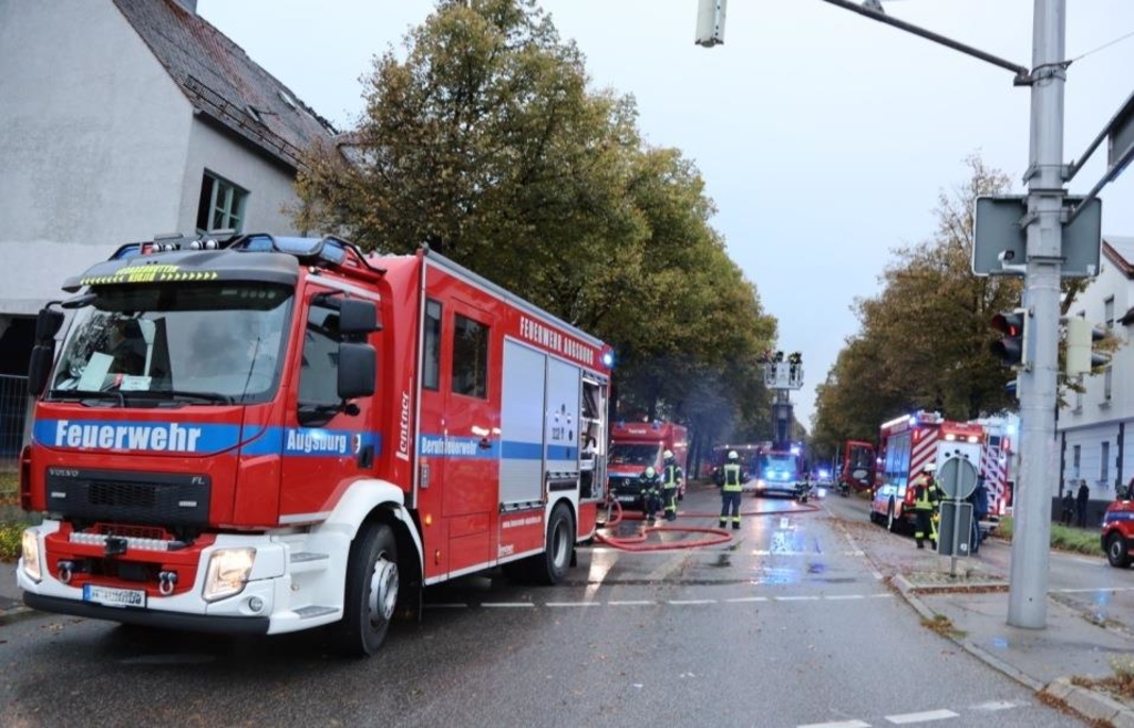 Ehemaliges Geschäftsgebäude im Augsburger Stadtteil Kriegshaber brennt erneut