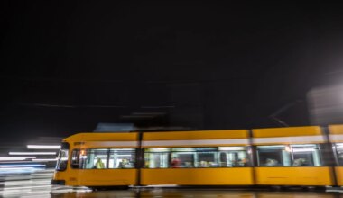 Dresden - Mann in Straßenbahn mit Messer verletzt - zwei Festnahmen - Panorama