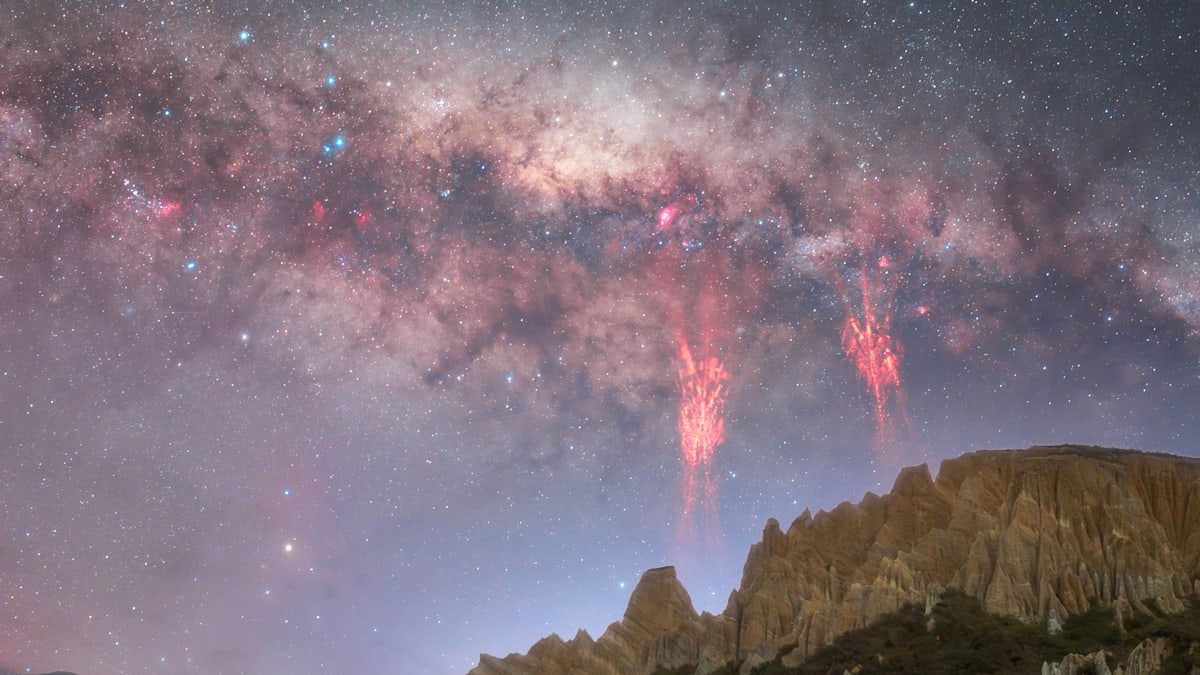 Naturfotografen sichten seltene „Rote Kobolde“ über Neuseelands Himmel