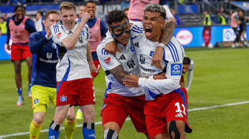 Der maßgeblich am Aufstieg beteiligte HSV-Angreifer Ransford Königsdörffer (r.) wartet noch auf seinen ersten Saisontreffer in der Bundesliga