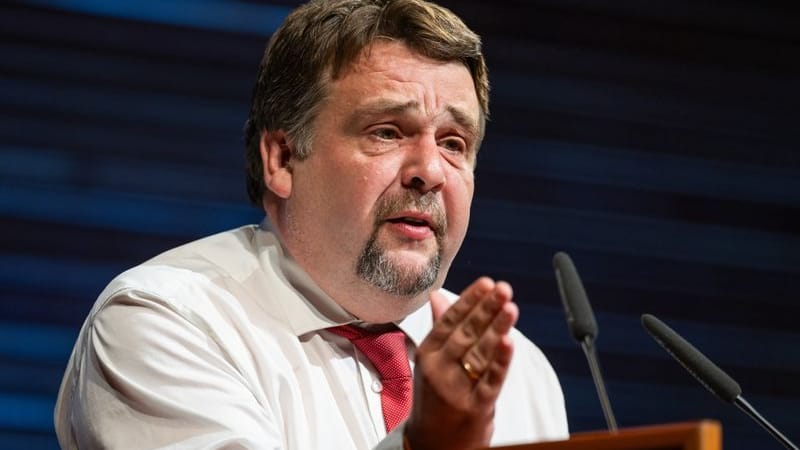 Dennis Radtke (Archivbild): Der Europaabgeordnete für Essen kritisiert Friedrich Merz scharf. Dennis Radtke (Archivbild): Der Europaabgeordnete für Essen kritisiert Friedrich Merz scharf.