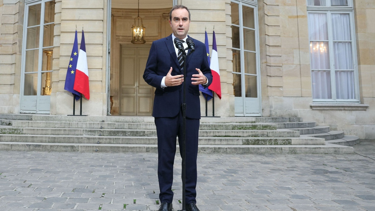 Der französische Premierminister Sébastien Lecornu hält eine Ansprache am Freitag in Paris.