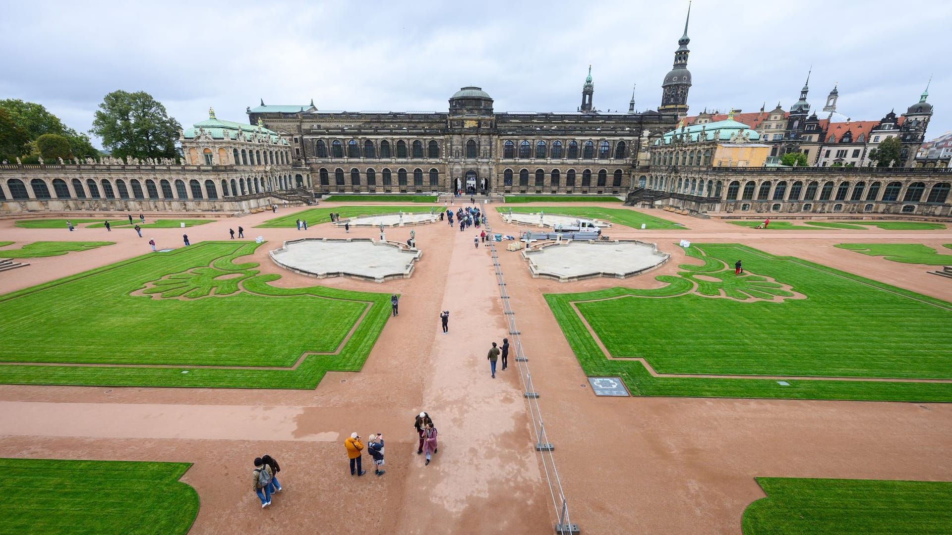 Innenhof-Sanierung des Dresdner Zwingers vor Abschluss