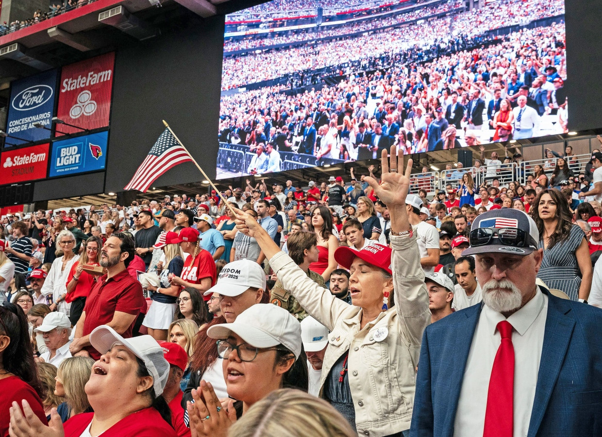 Die Gedenkveranstaltung für den ermordeten Charlie Kirk am 21. September in Glendale/Arizona glich teils einem Gottesdienst.