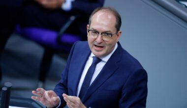 Alexander Dobrindt (CSU), Bundesinnenminister, spricht im Deutschen Bundestag.