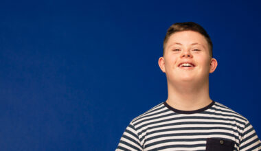 Foto eines jungen Mannes mit Down-Syndrom