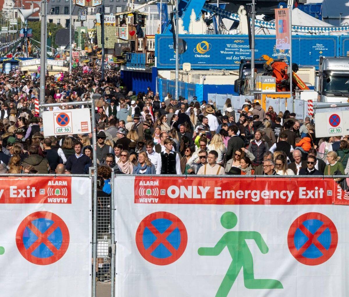 Viel Andrang auf Münchner Oktoberfest – Einlass zeitweise zu