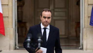 Zurückgetretener Premier soll in Paris Weg aus Krise finden
