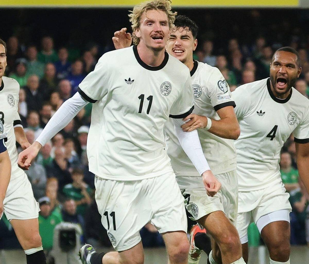 Glücklicher Woltemade: Schulterklopfer für ein Schultertor