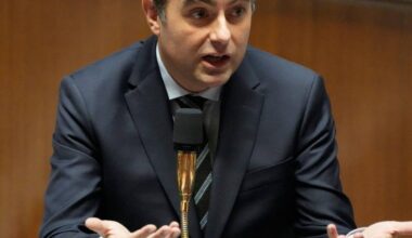 Frankreichs Premier muss sich Misstrauensanträgen stellen
