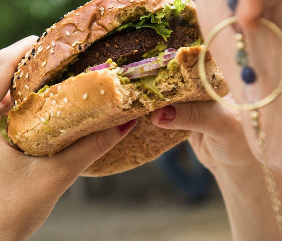 Gesünder essen klappt nicht? Umfrage zeigt, woran es hakt