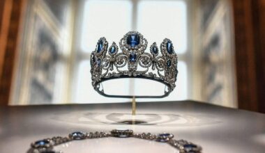 Mit Polizeieskorte: Pariser Louvre verlegt Juwelen