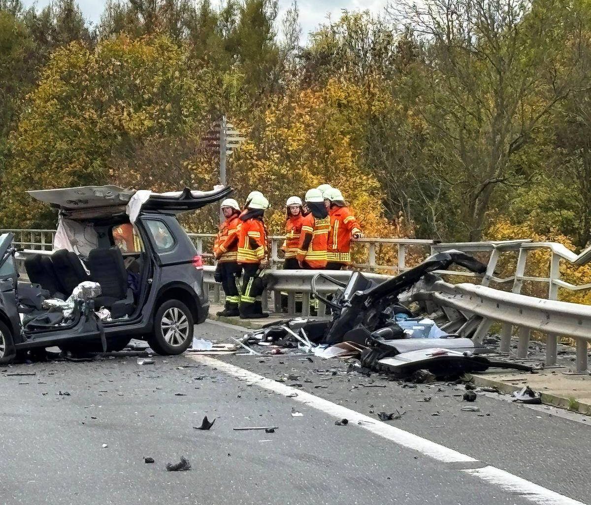 Auto stürzt nach Unfall in Mittellandkanal - drei Tote