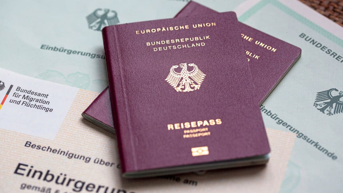 Migration: Unionspolitiker stellen die doppelte Staatsbürgerschaft in Frage