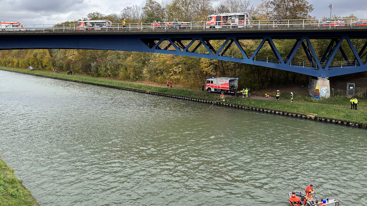 Braunschweig: Auto entzieht sich Kontrolle und stürzt nach Unfall in Mittellandkanal – drei Menschen sterben