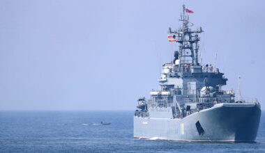 Ukraine-Krieg: ++ „Wir beobachten das sehr genau“ – Russisches Schiff vor Ostsee-Insel aufgetaucht ++