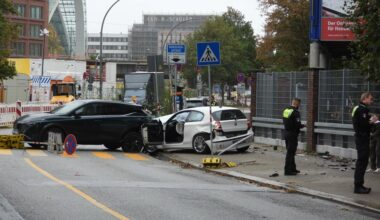 Hamburg: Unfall in Hammerbrook – geparkte Autos gerammt