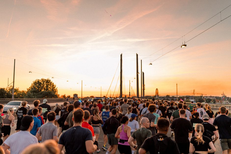 Bildergalerie: „Sunday Running Club“ rennt in den Düsseldorfer Sonnenuntergang - alle Fotos vom 10. Juli 2025