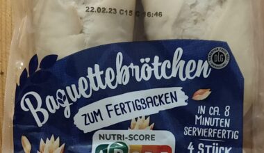 Rückruf bei Netto: Plastikteile in Baguette-Brötchen von „Kornmühle“ | Leben & Wissen