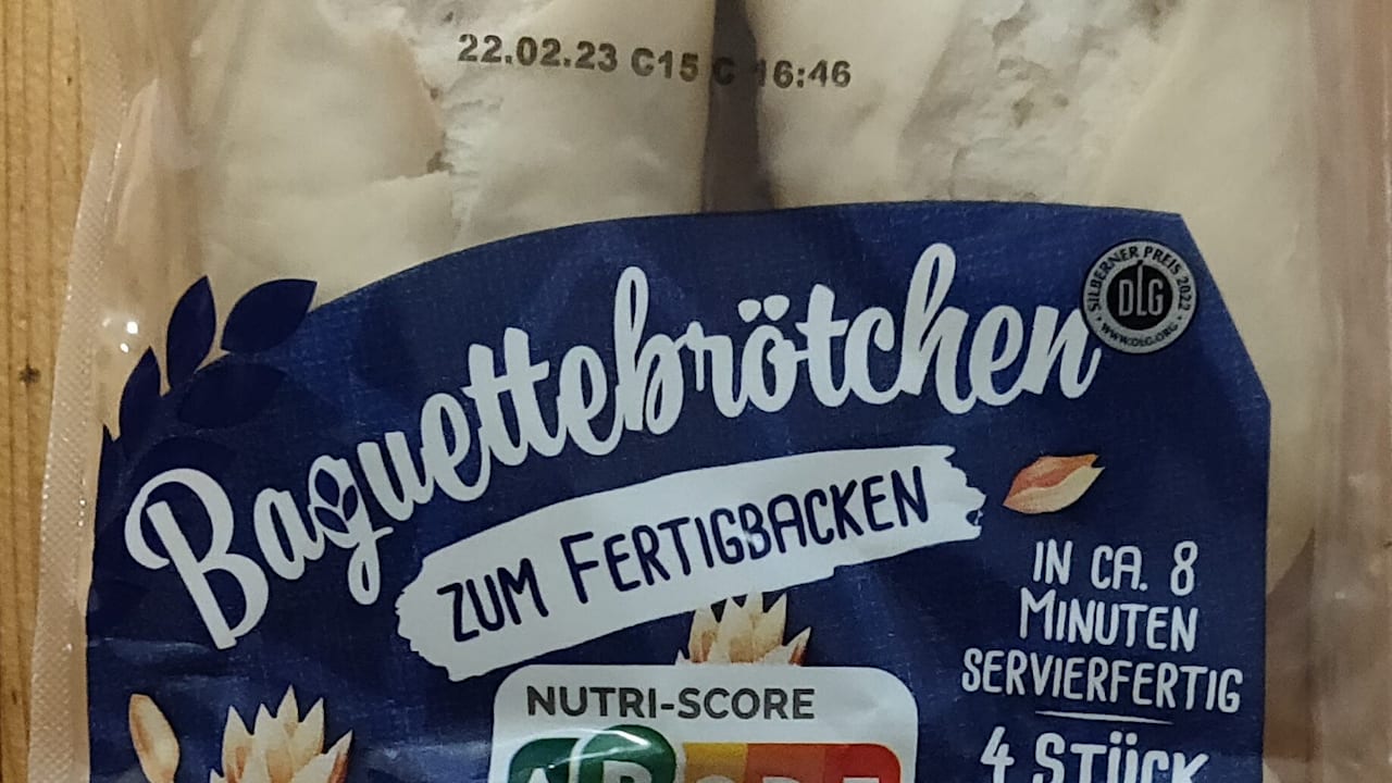 Rückruf bei Netto: Plastikteile in Baguette-Brötchen von „Kornmühle“ | Leben & Wissen