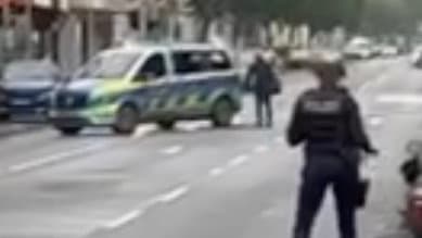 Mann (40) schlug mit Eisenstange um sich: Polizei schießt Randalierer nieder | Regional
