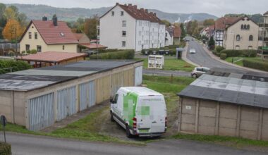 Transporter blockiert Garagen: West-Eigentümerin gegen Ost-Pächter | Regional
