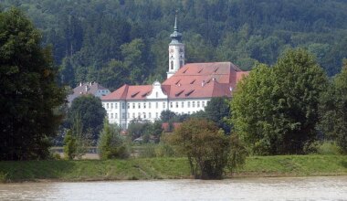 Zwischen Klosterbrüdern und Anarchisten: ein Krimi von Max Bronski - München