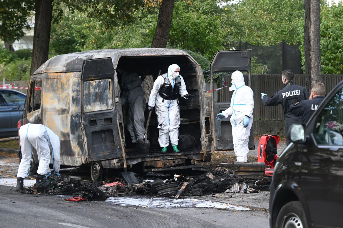 Großeinsatz in München - Feuerwehr: Retter bei Einsatz in Lebensgefahr - Bayern