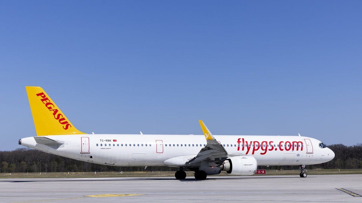 Ein Flugzeug der Pegasus Airlines (Symbolbild): Die Fluggesellschaft verbindet den Köln Bonn Airport künftig mit Diyarbakir.
