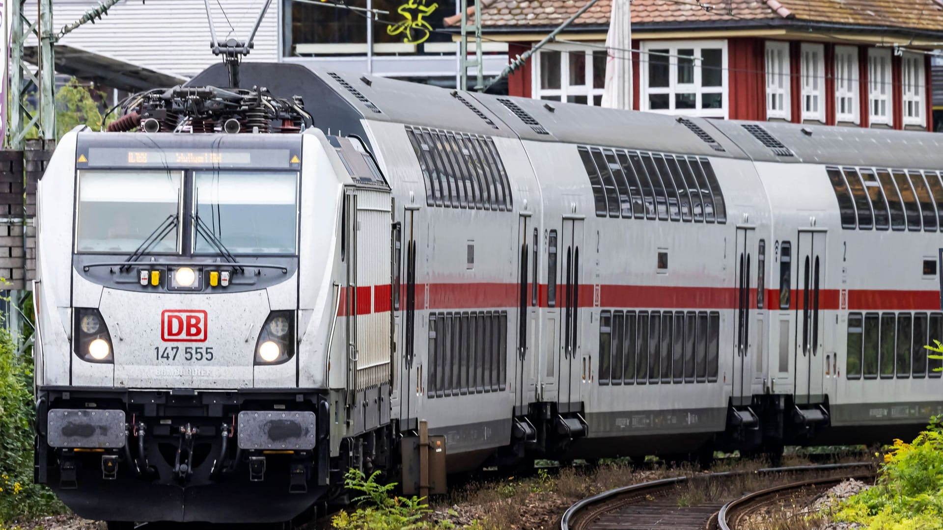 Ein Intercity der Deutschen Bahn. Am Samstag ging bei einem Zug nichts mehr. (Symbolbild) Ein Intercity der Deutschen Bahn. Am Samstag ging bei einem Zug nichts mehr. (Symbolbild)