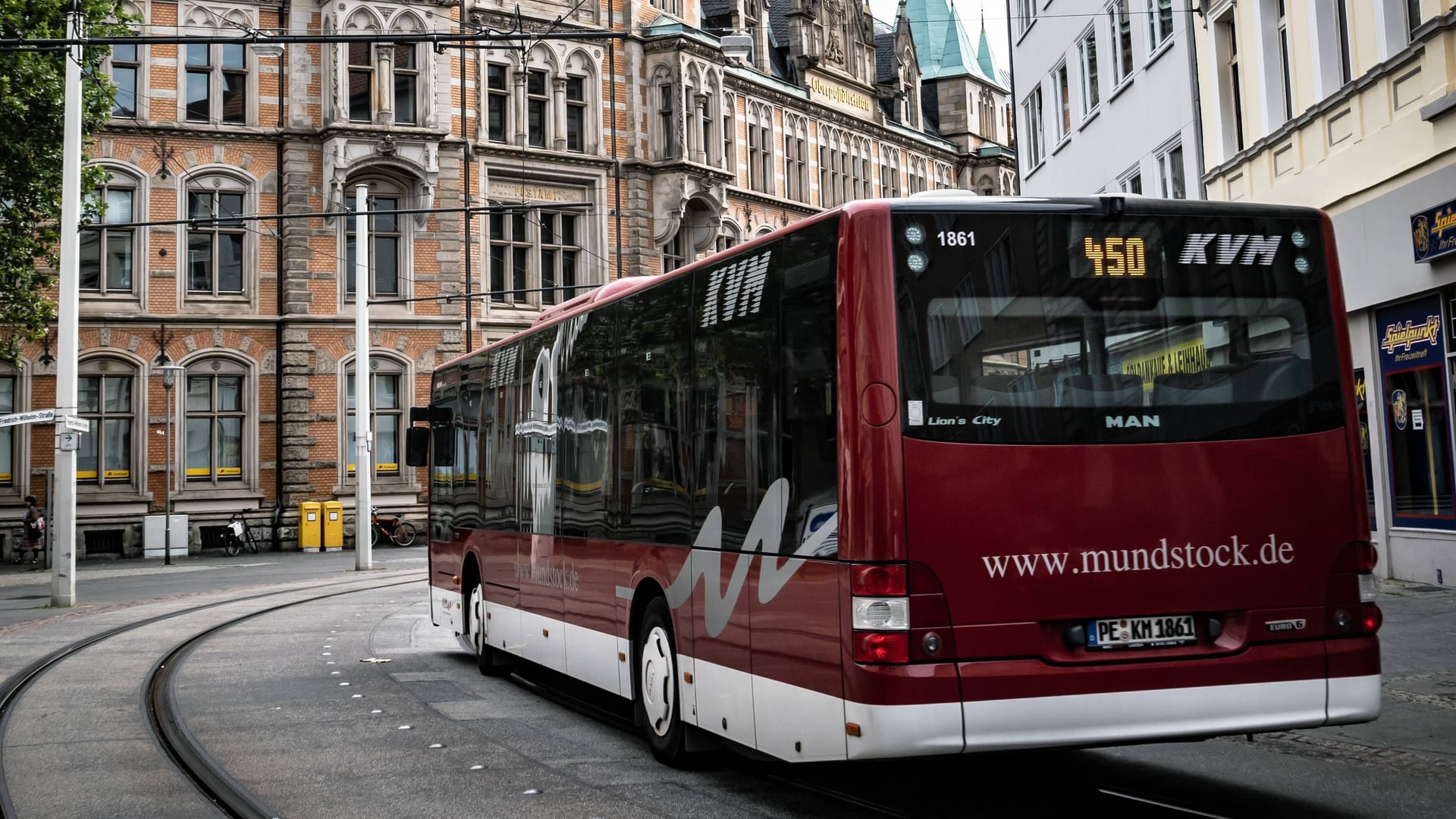 Ein Linienbus in Braunschweiger (Symbolfoto): Wegen Bauarbeiten fahren mehrere Buslinien Umwege. Ein Linienbus in Braunschweiger (Symbolfoto): Wegen Bauarbeiten fahren mehrere Buslinien Umwege.
