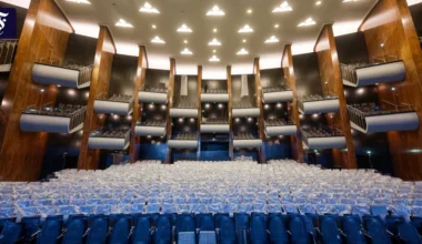 Kölner Oper: Vorhang auf, mit zehn Jahren Verspätung