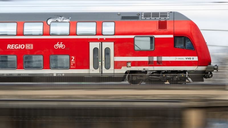Ein Regionalexpress der DB Regio (Symbolbild): Einzelne Züge zwischen Hamburg und Hannover beziehungsweise Bremen und Hannover fielen komplett aus.