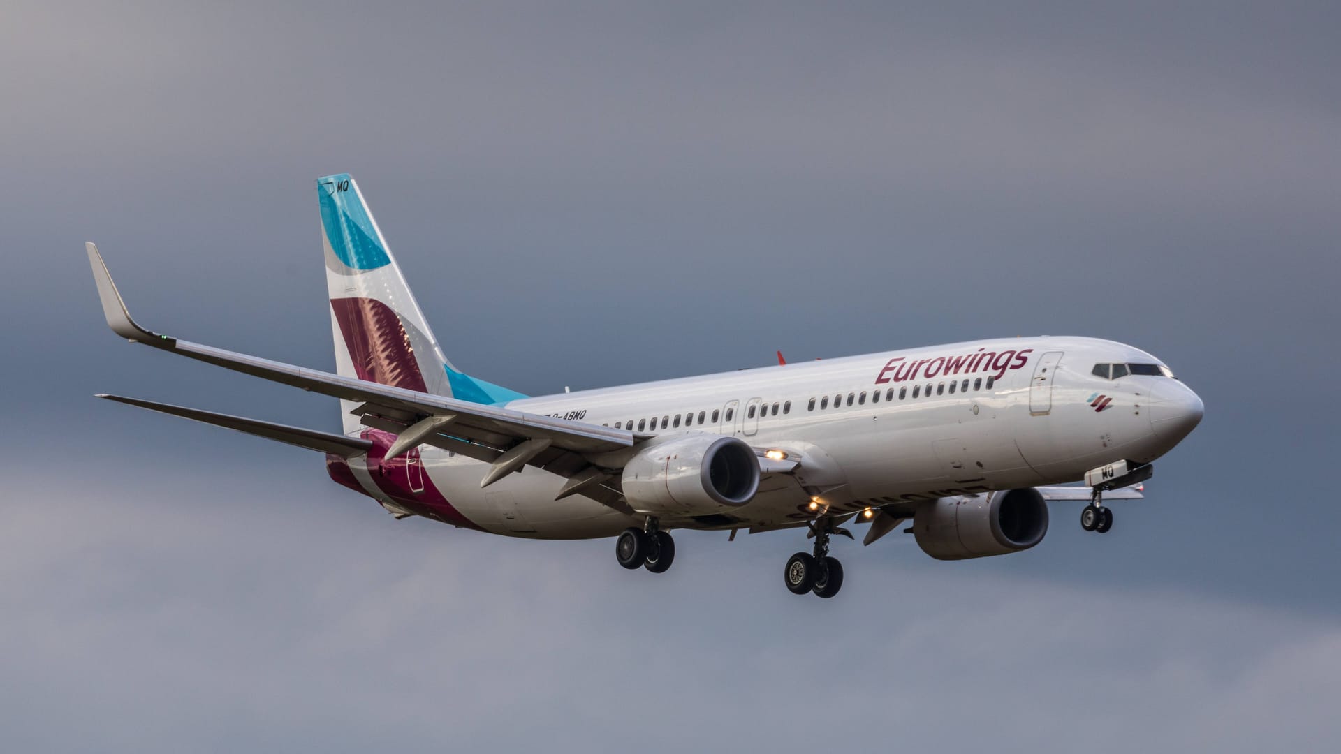 Eine Boeing 737 der deutschen Fluggesellschaft Eurowings (Symbolbild): Ein Flug von den Kanarischen Inseln zum Flughafen Köln/Bonn wurde abgebrochen. Eine Boeing 737 der deutschen Fluggesellschaft Eurowings (Symbolbild): Ein Flug von den Kanarischen Inseln zum Flughafen Köln/Bonn wurde abgebrochen.