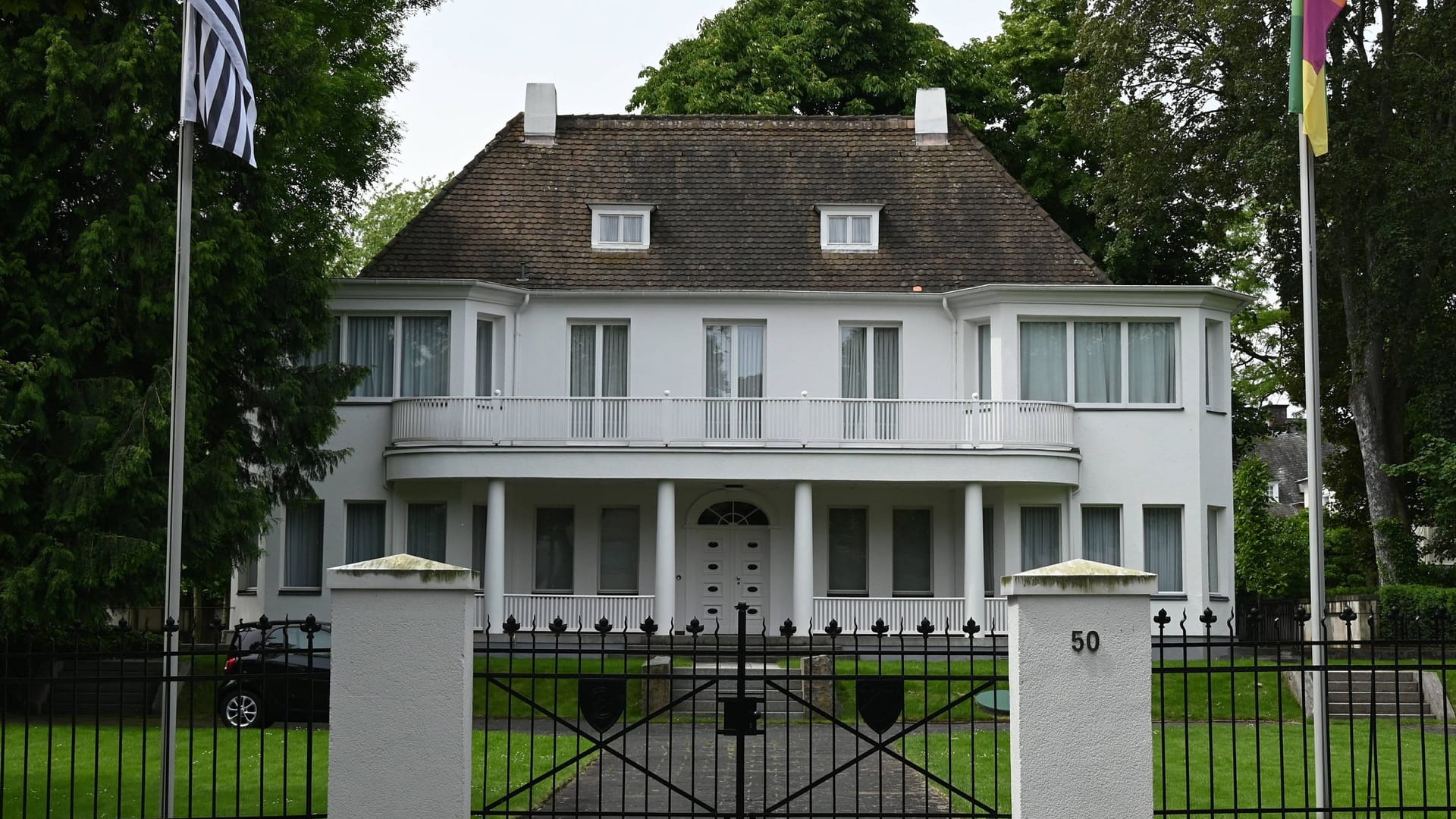 Eine Villa im Kölner Villenvorort Marienburg (Symbolfoto): Stört sich jemand an der Ruhe im Veedel?