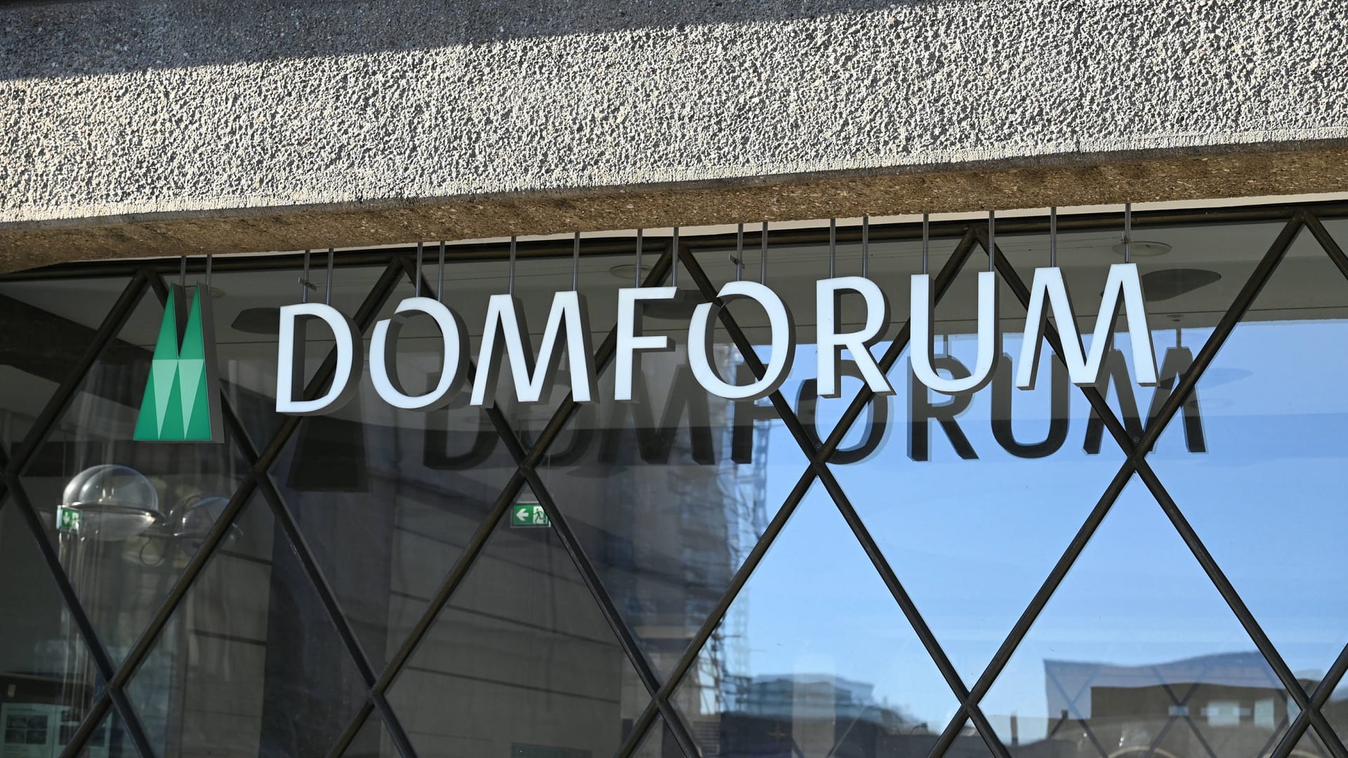 Eingang des Domforums am Kölner Dom (Symbolfoto): Der langjährige Leiter starb am Wochenende auf trag Eingang des Domforums am Kölner Dom (Symbolfoto): Der langjährige Leiter starb am Wochenende auf trag