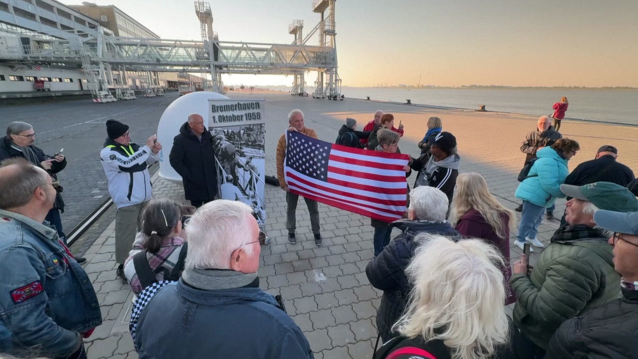 Fan-Treffen: Wie ein Zeitzeuge Elvis' Ankunft in Bremerhaven erlebte