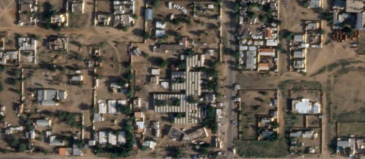 Dieses Satellitenfoto von Planet Labs PBC zeigt das saudische Entbindungskrankenhaus in Al-Faschir (Sudan) am 23. Oktober 2025.