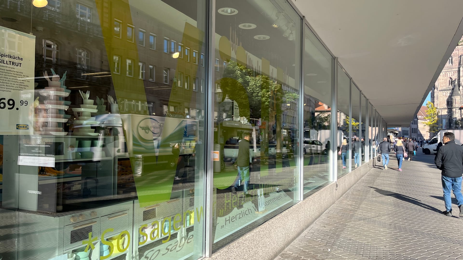 Es kommt Leben in die Bude: Ikea ist nun auch vorübergehend im ehemaligen Kaufhof an der Königstraße.