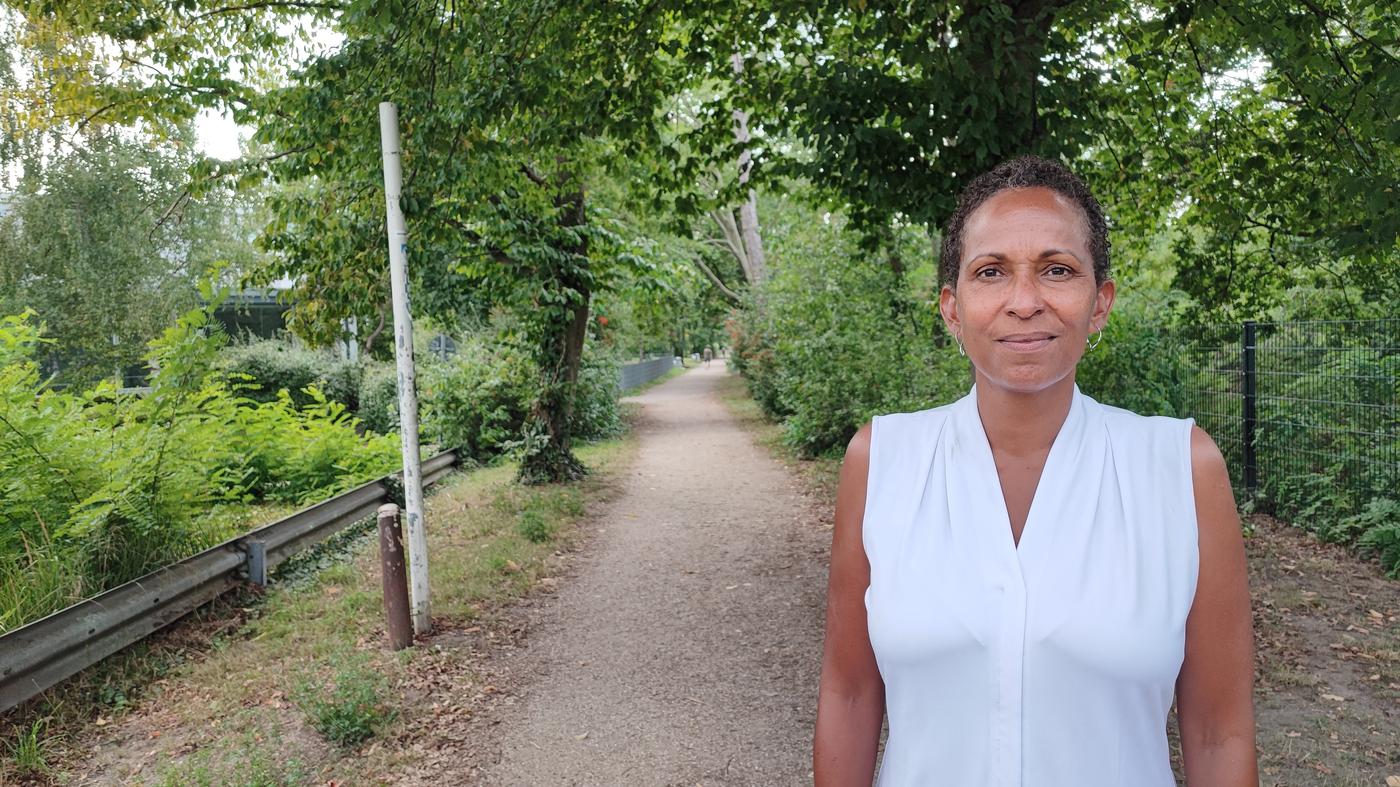 Tochter unterstützt Nora-Schimming-Promenade in Berlin