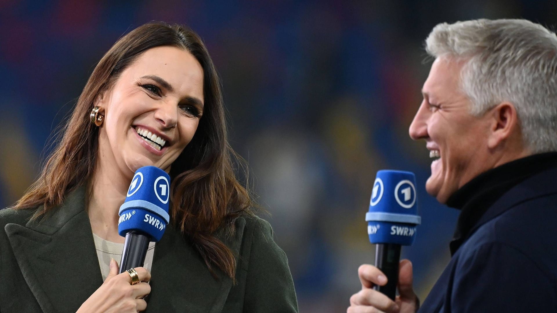 Esther Sedlaczek (l.) und Bastian Schweinsteiger: Beide moderieren für die ARD.