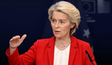 Ursula Von der Leyen, Präsidentin der Europäischen Kommission, gibt eine Erklärung in der Europäischen Kommission in Brüssel ab.