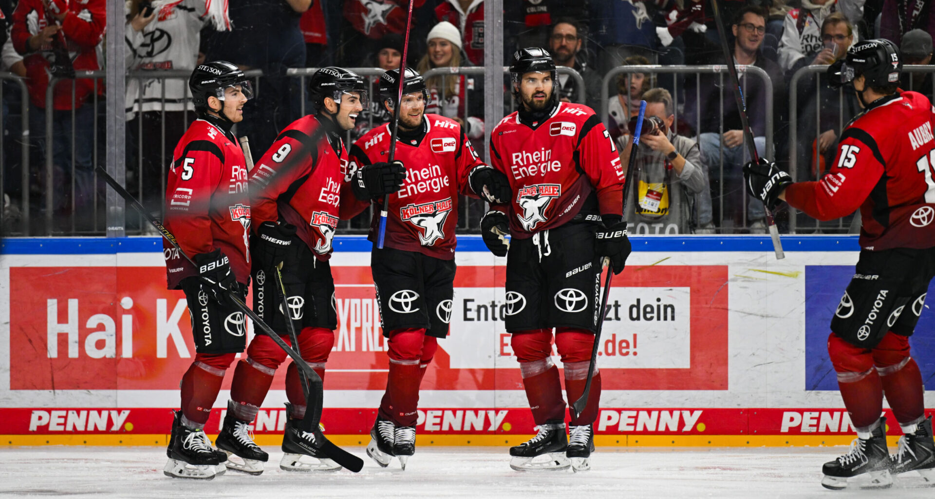 Starke Leistung beim 5:0-Heimsieg über Frankfurt - Juvonen im ersten Spiel mit Shutout