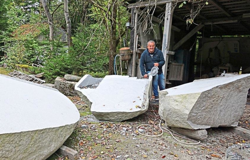 Tittlinger Bildhauer arbeitet an außergewöhnlichem Kunstwerk