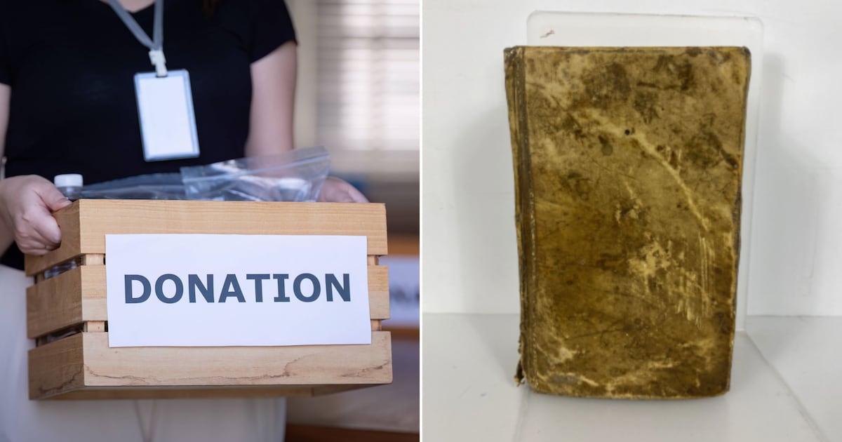 Buch aus dem 17. Jahrhundert in Spendencontainer gefunden