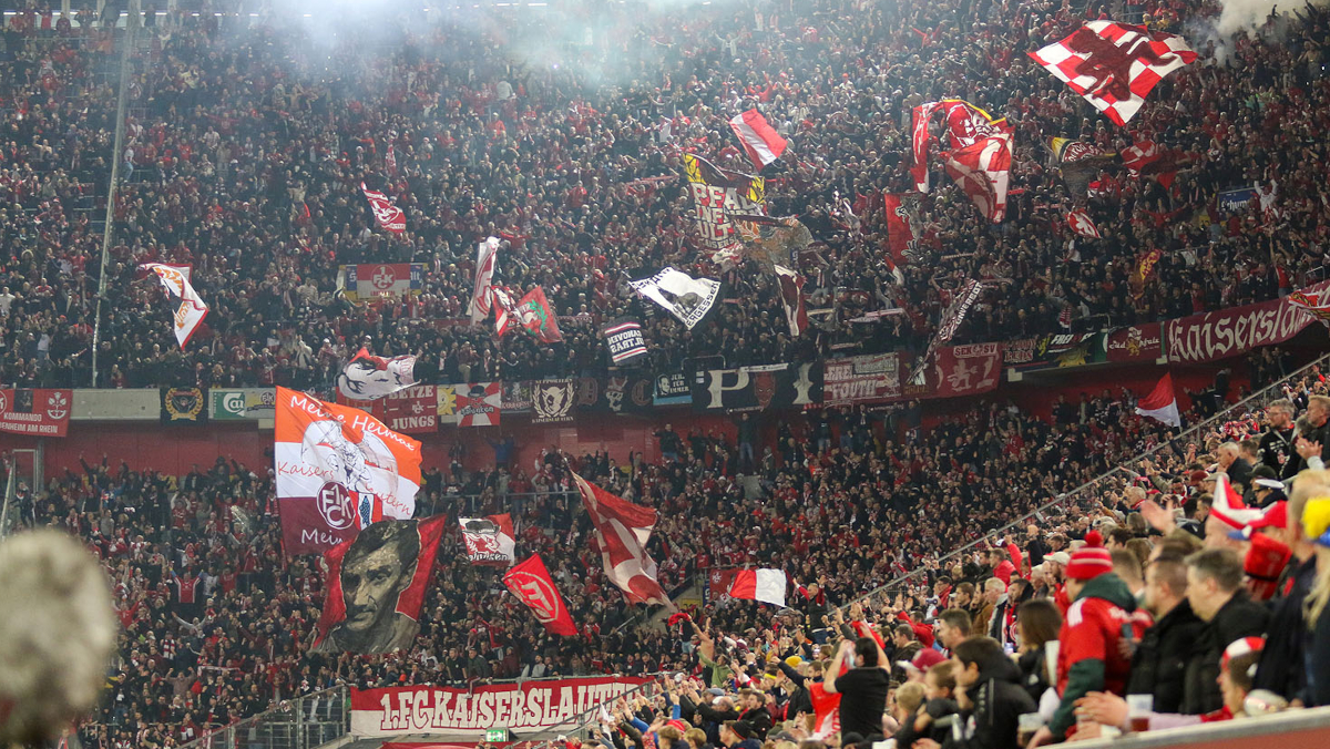 Du betrachtest gerade Fan-Ansturm: Düsseldorf erweitert dem FCK den Gästebereich