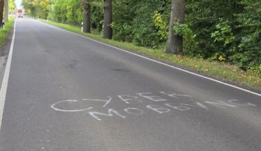 Was sollen die Graffiti auf der Fahrbahn in Nortrup?