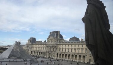 Raubüberfall auf Louvre in Paris - Panorama